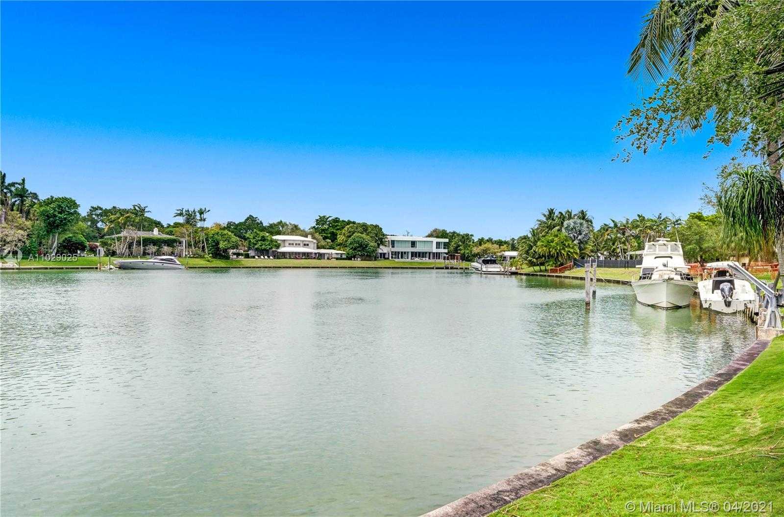 Small Image of 4425 ISLAND RD, Miami Number 5