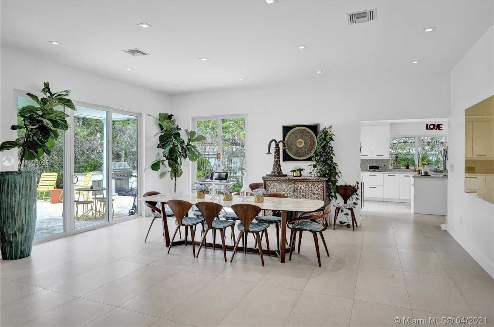 Small Image of 4425 ISLAND RD, Miami Number 6