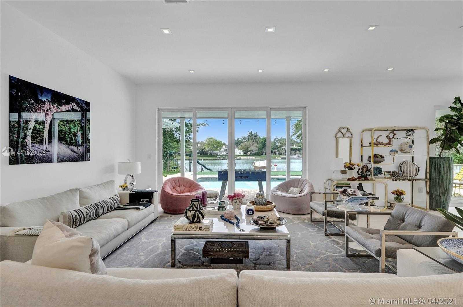 Small Image of 4425 ISLAND RD, Miami Number 8
