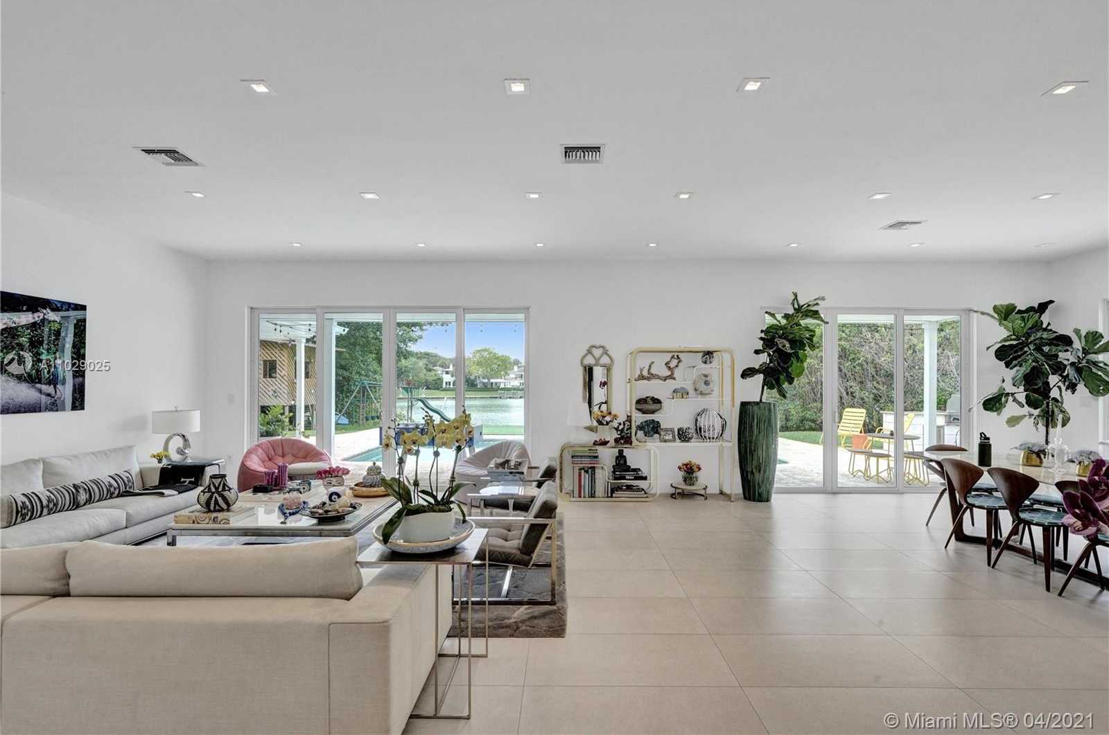 Small Image of 4425 ISLAND RD, Miami Number 9