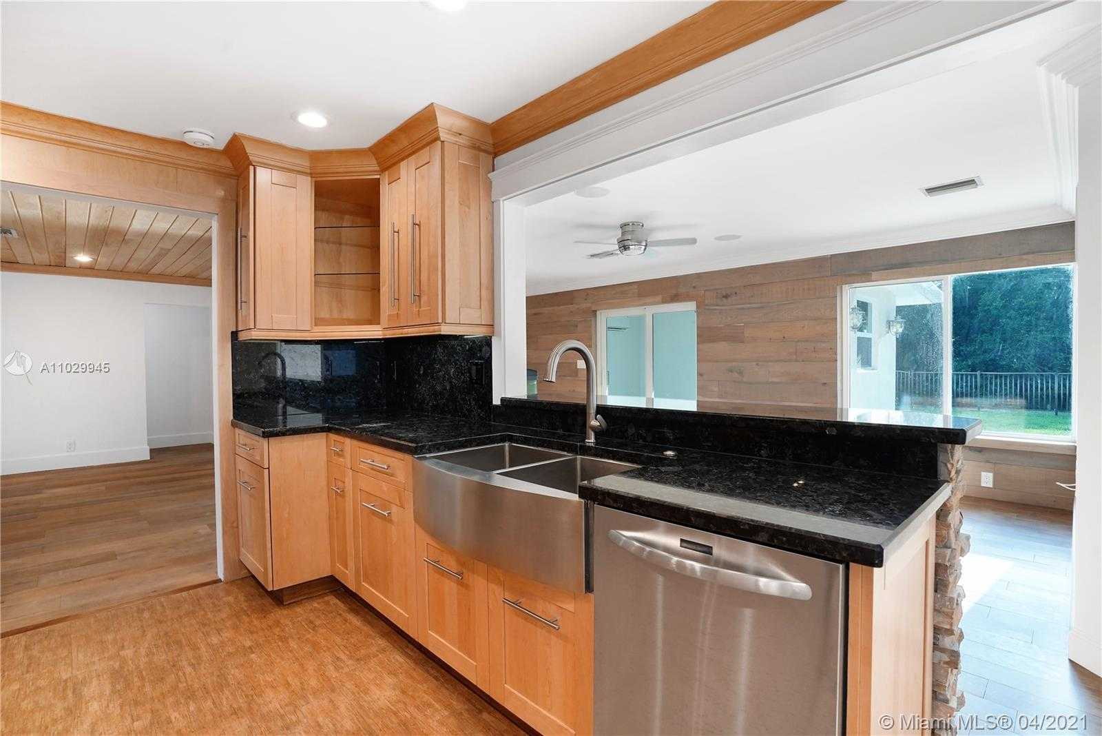 Small Image of 4481 SOUTH WEST 38TH TER, Dania Beach Number 13