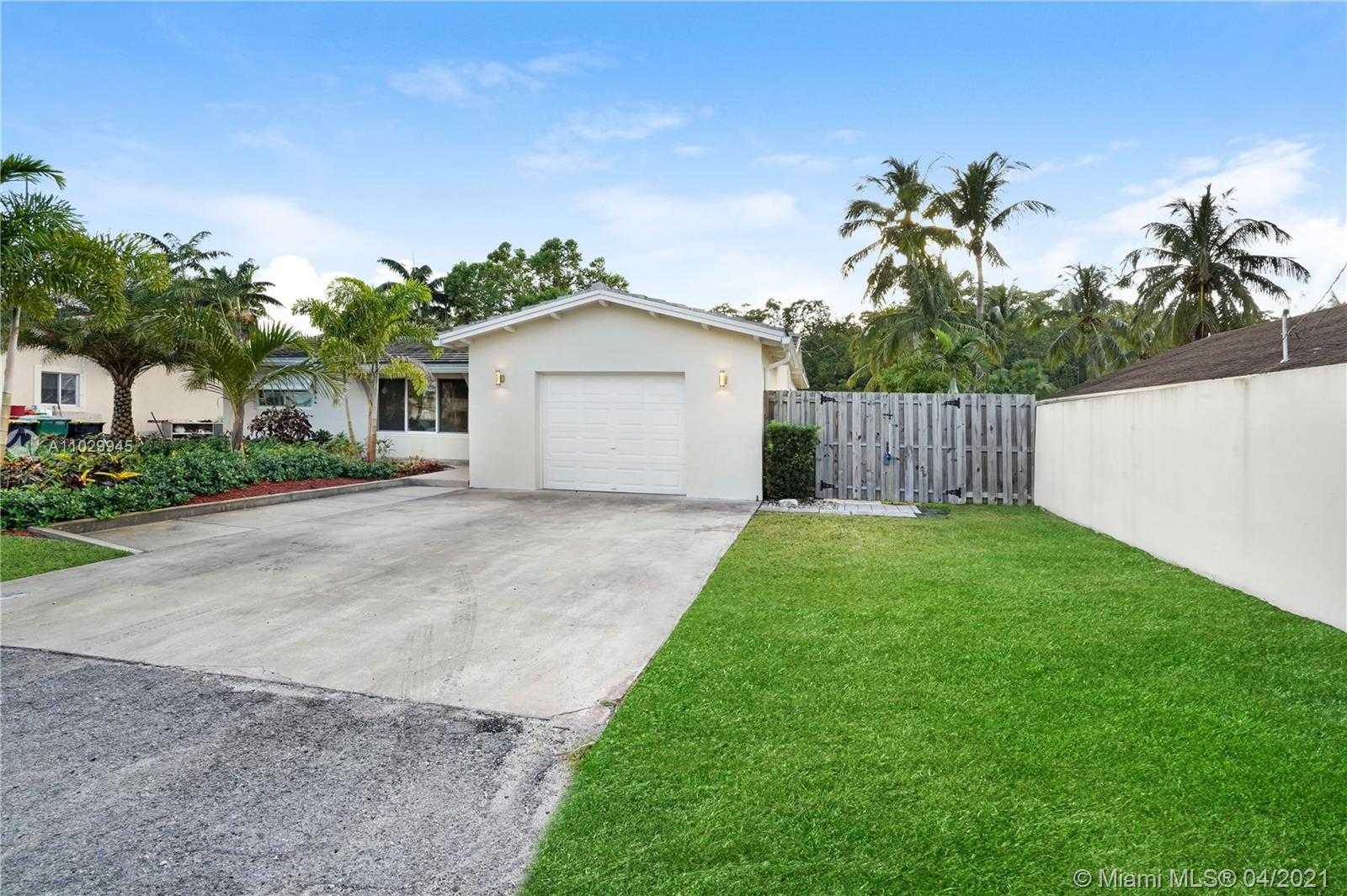 Small Image of 4481 SOUTH WEST 38TH TER, Dania Beach Number 3