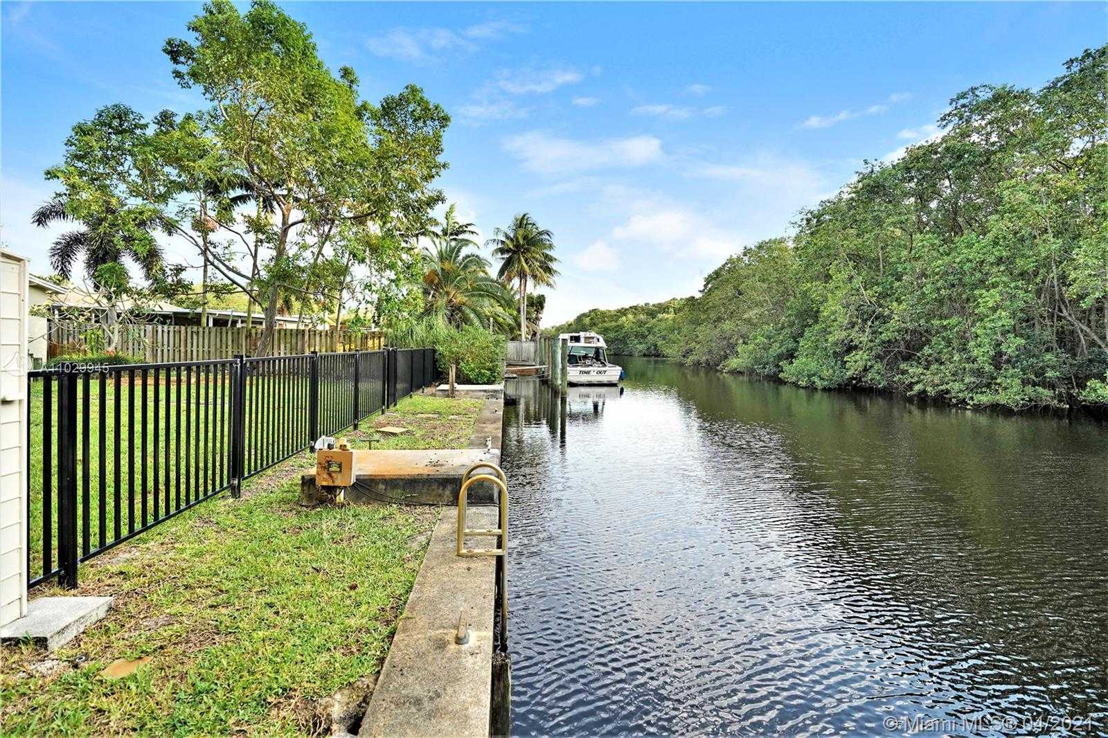 Small Image of 4481 SOUTH WEST 38TH TER, Dania Beach Number 58