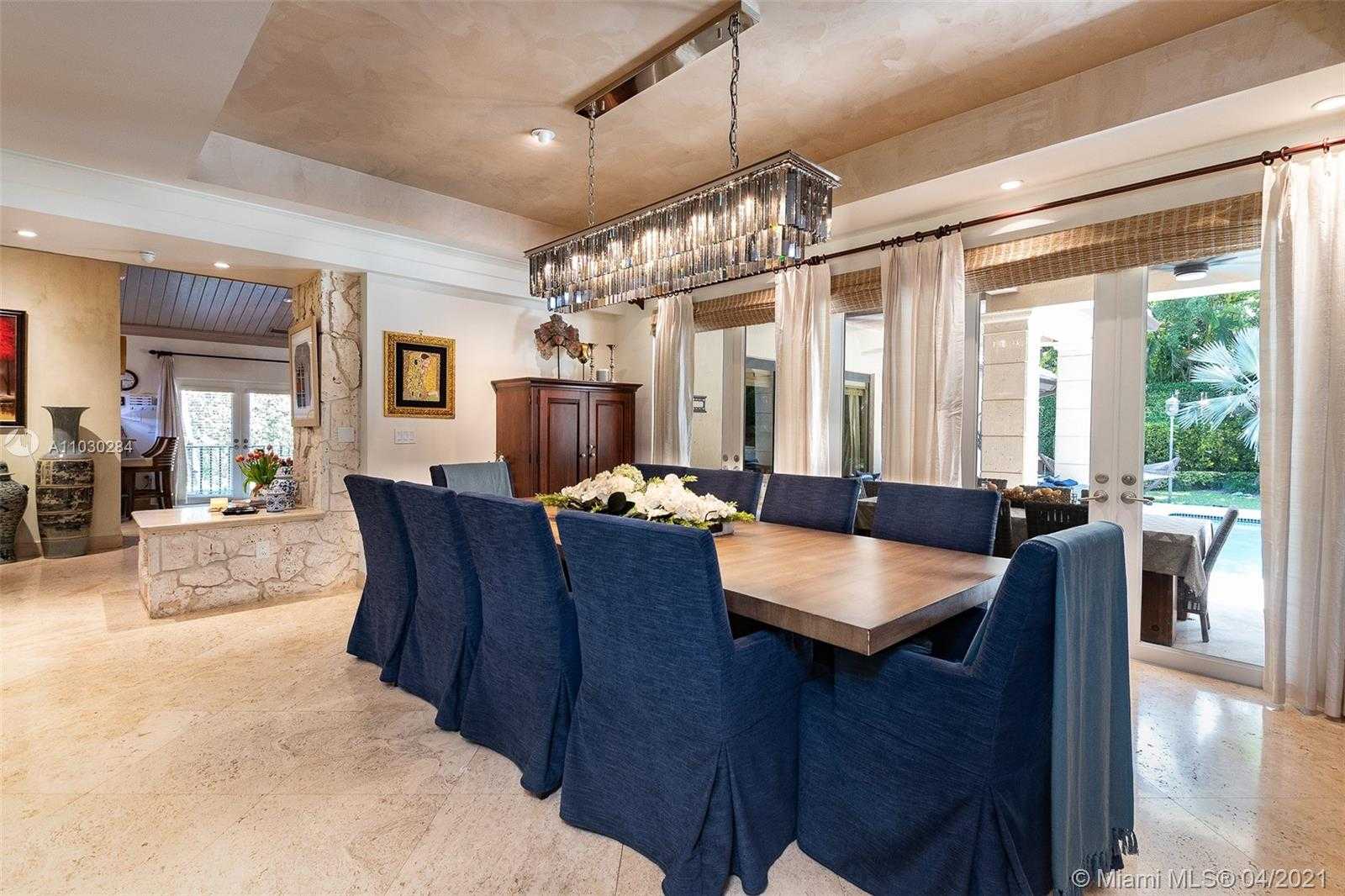 Small Image of 330 COCOPLUM RD, Coral Gables Number 10