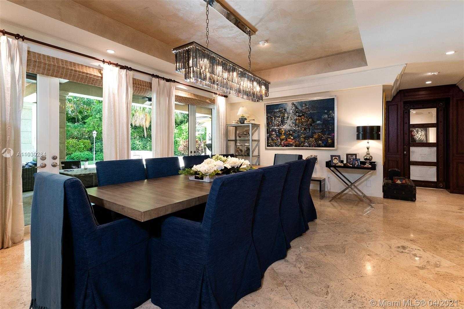 Small Image of 330 COCOPLUM RD, Coral Gables Number 11