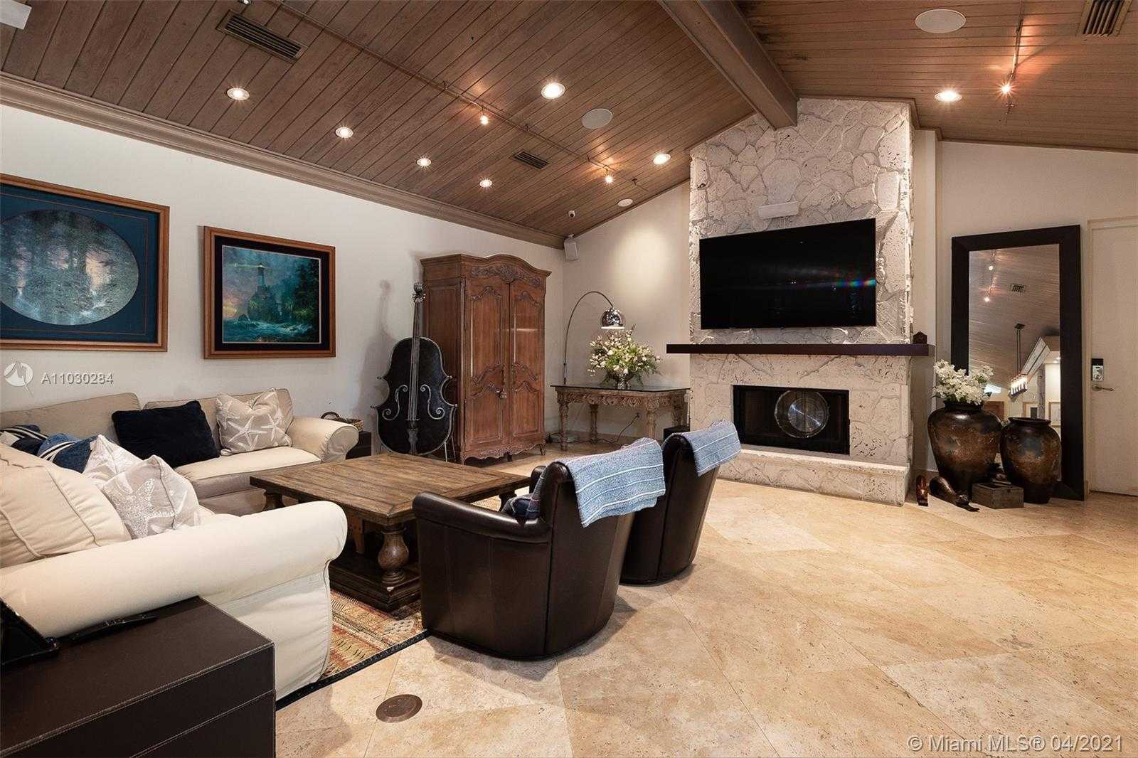 Small Image of 330 COCOPLUM RD, Coral Gables Number 12