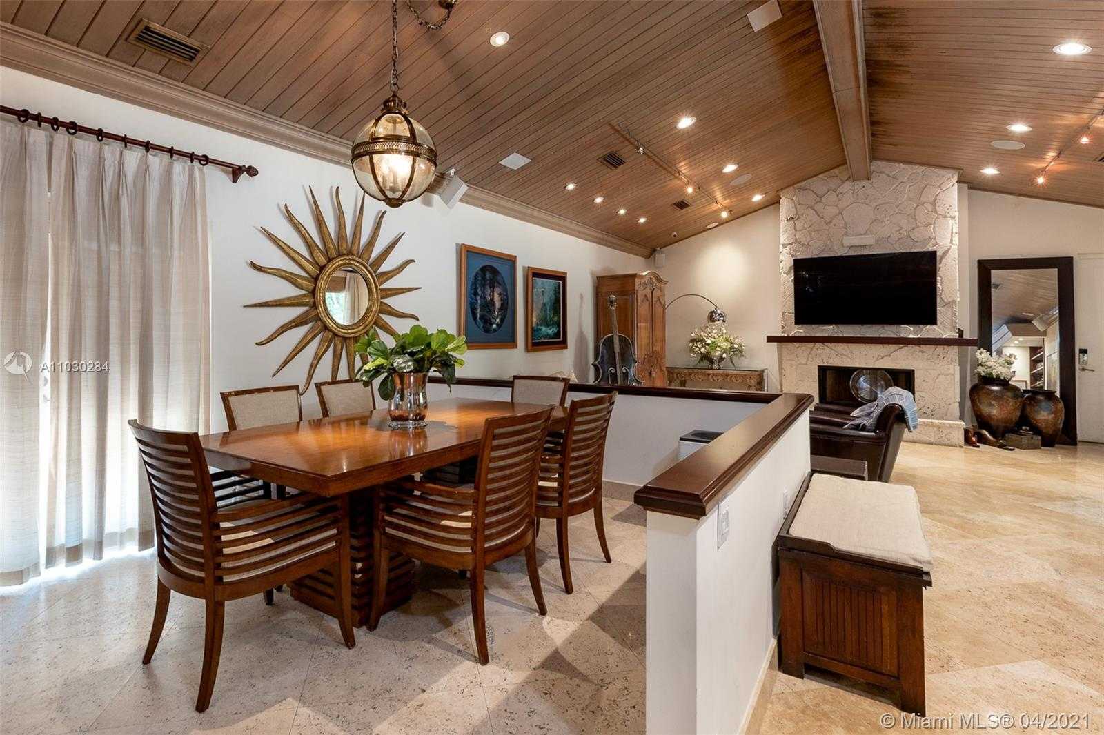Small Image of 330 COCOPLUM RD, Coral Gables Number 13