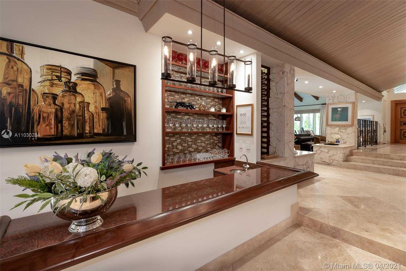 Small Image of 330 COCOPLUM RD, Coral Gables Number 14