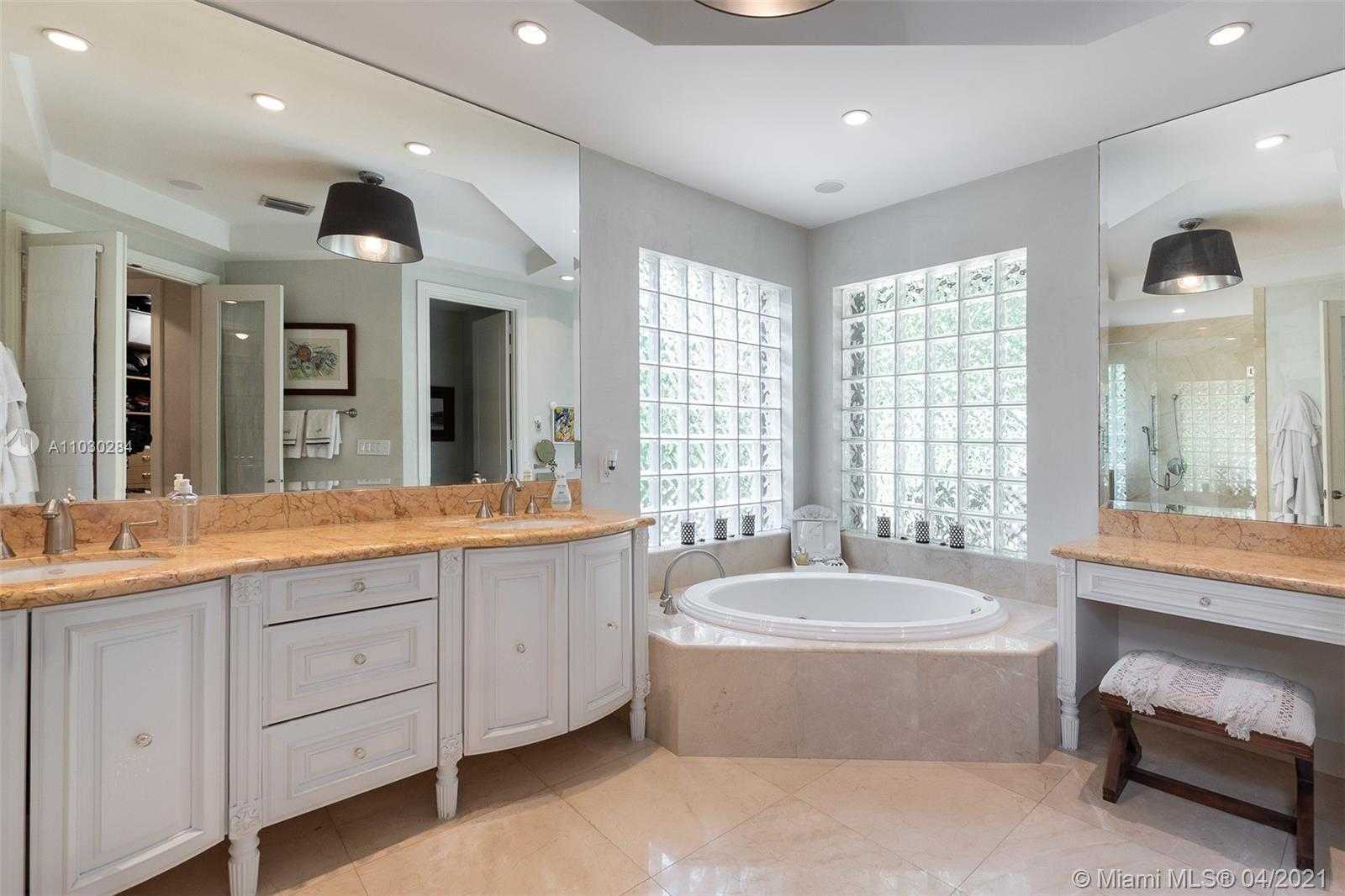 Small Image of 330 COCOPLUM RD, Coral Gables Number 16