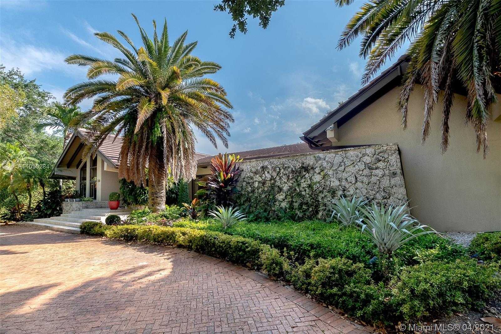 Small Image of 330 COCOPLUM RD, Coral Gables Number 2