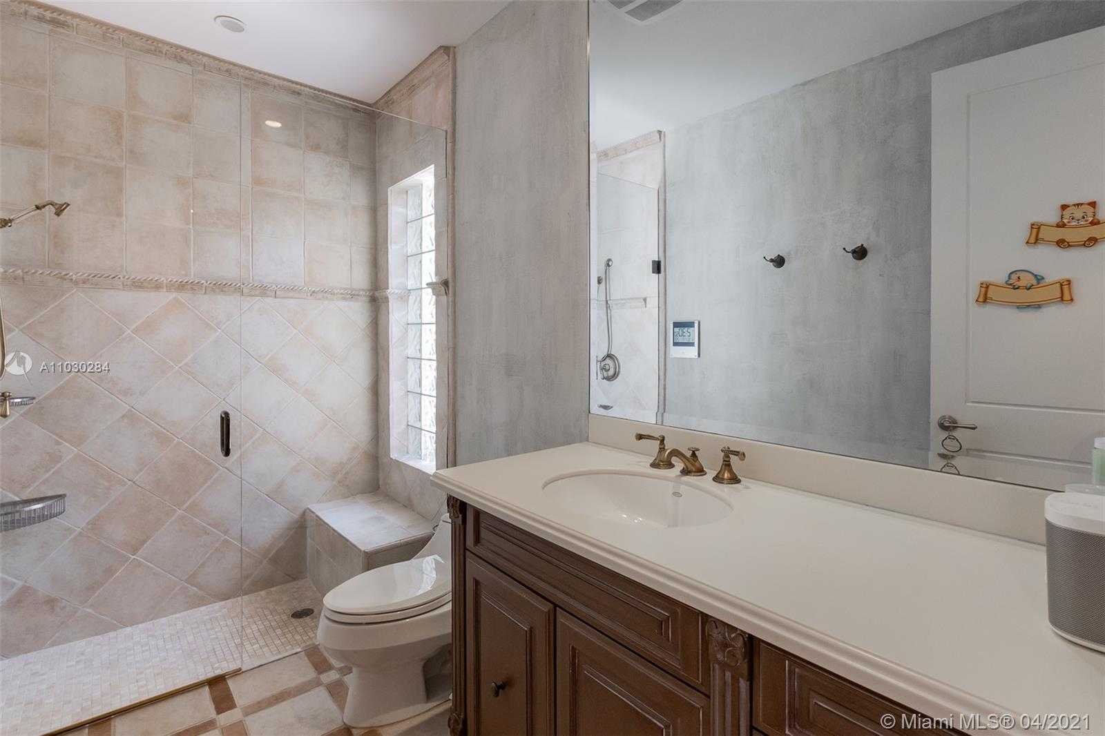 Small Image of 330 COCOPLUM RD, Coral Gables Number 21