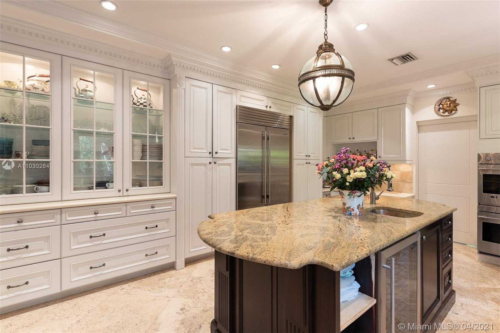 Small Image of 330 COCOPLUM RD, Coral Gables Number 22