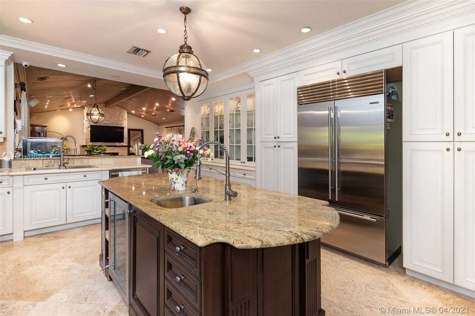 Small Image of 330 COCOPLUM RD, Coral Gables Number 23