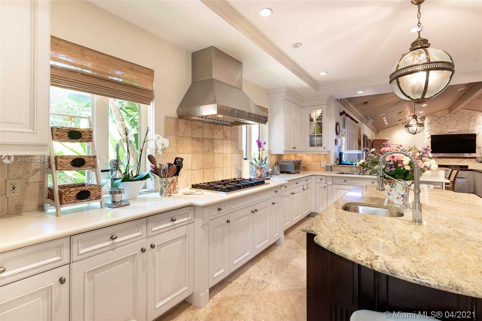 Small Image of 330 COCOPLUM RD, Coral Gables Number 24