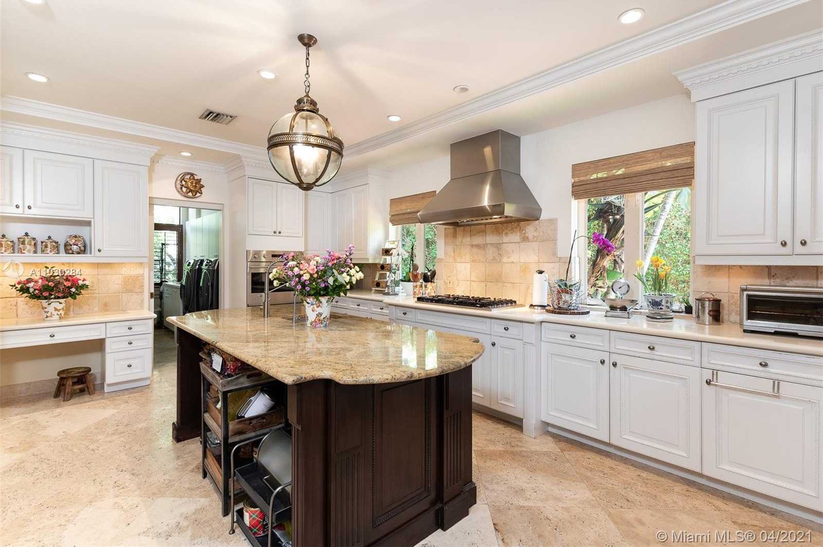 Small Image of 330 COCOPLUM RD, Coral Gables Number 25