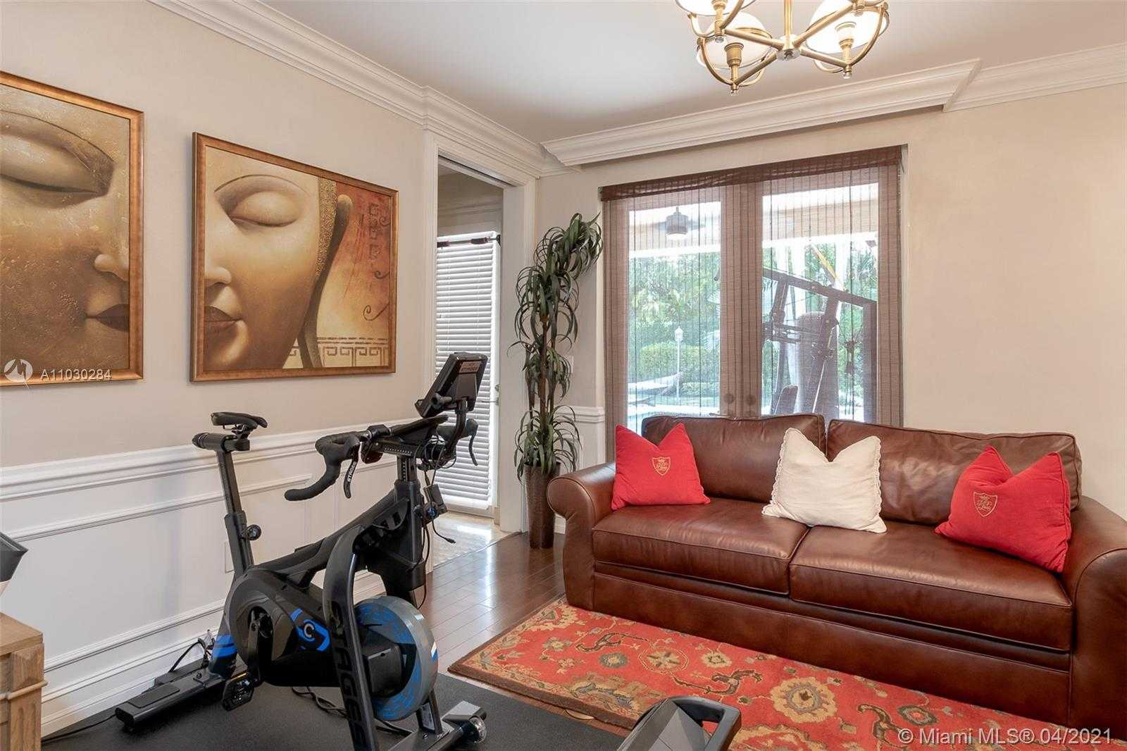 Small Image of 330 COCOPLUM RD, Coral Gables Number 26
