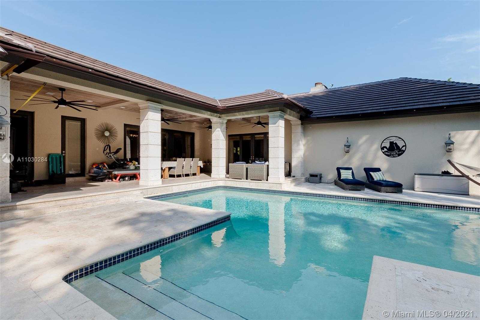 Small Image of 330 COCOPLUM RD, Coral Gables Number 27