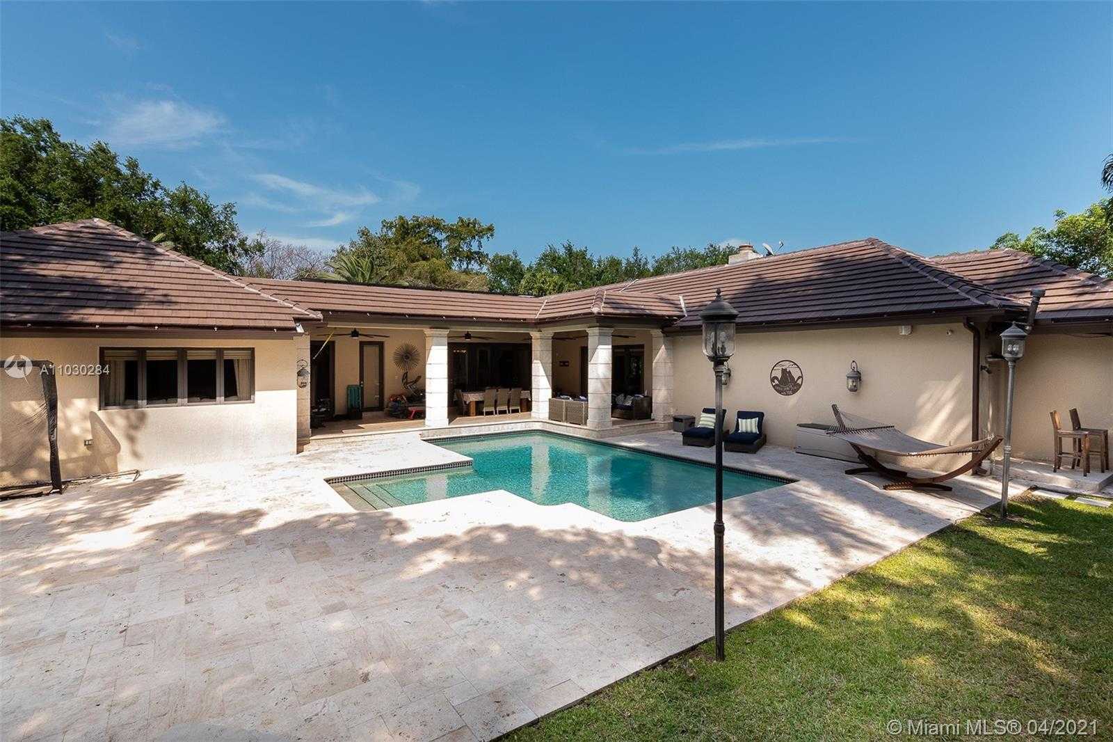 Small Image of 330 COCOPLUM RD, Coral Gables Number 28