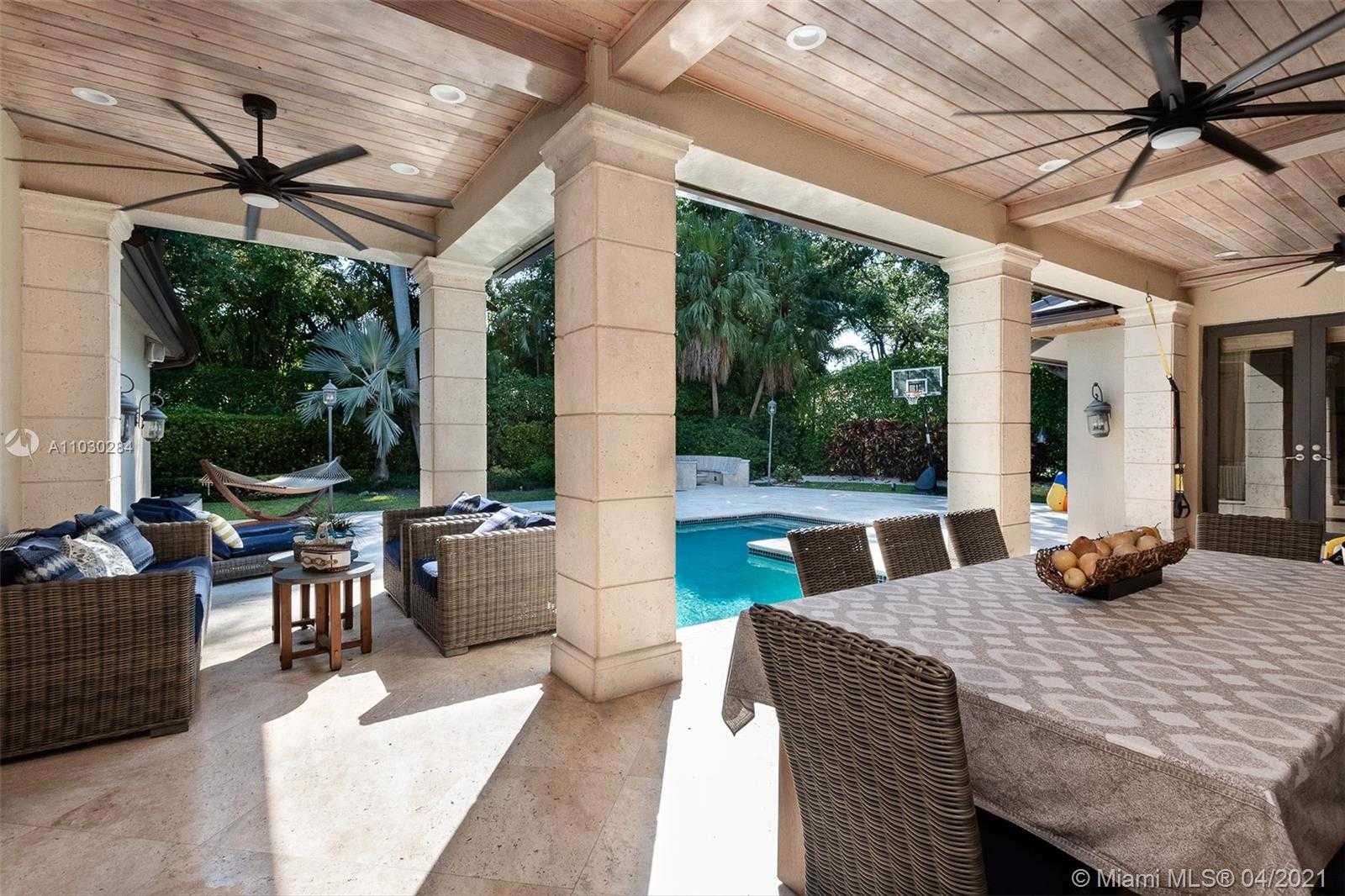 Small Image of 330 COCOPLUM RD, Coral Gables Number 29