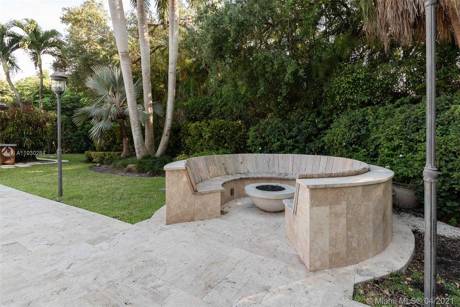 Small Image of 330 COCOPLUM RD, Coral Gables Number 32