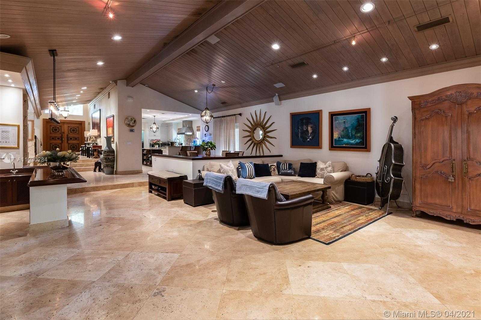 Small Image of 330 COCOPLUM RD, Coral Gables Number 5