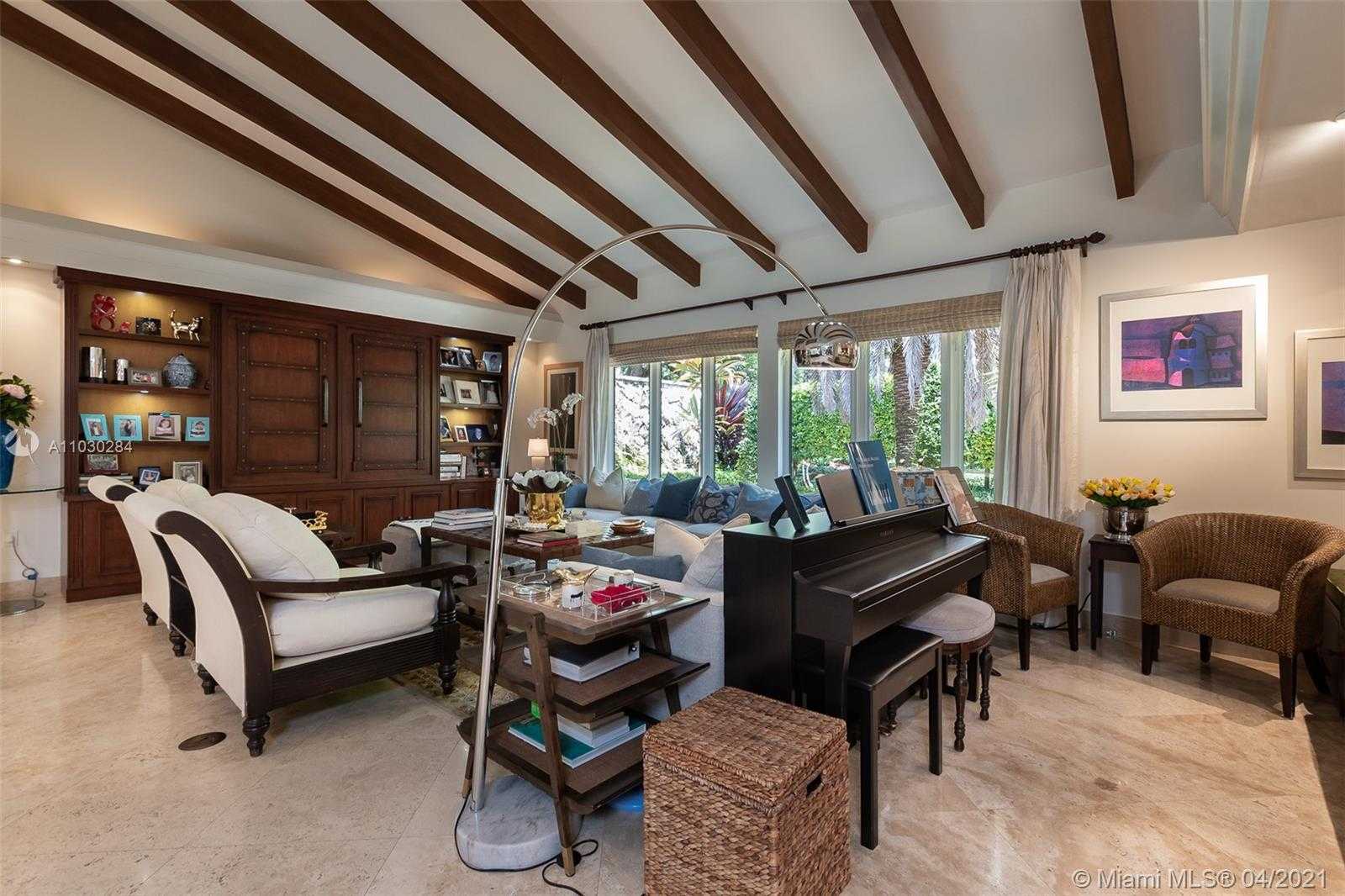 Small Image of 330 COCOPLUM RD, Coral Gables Number 6