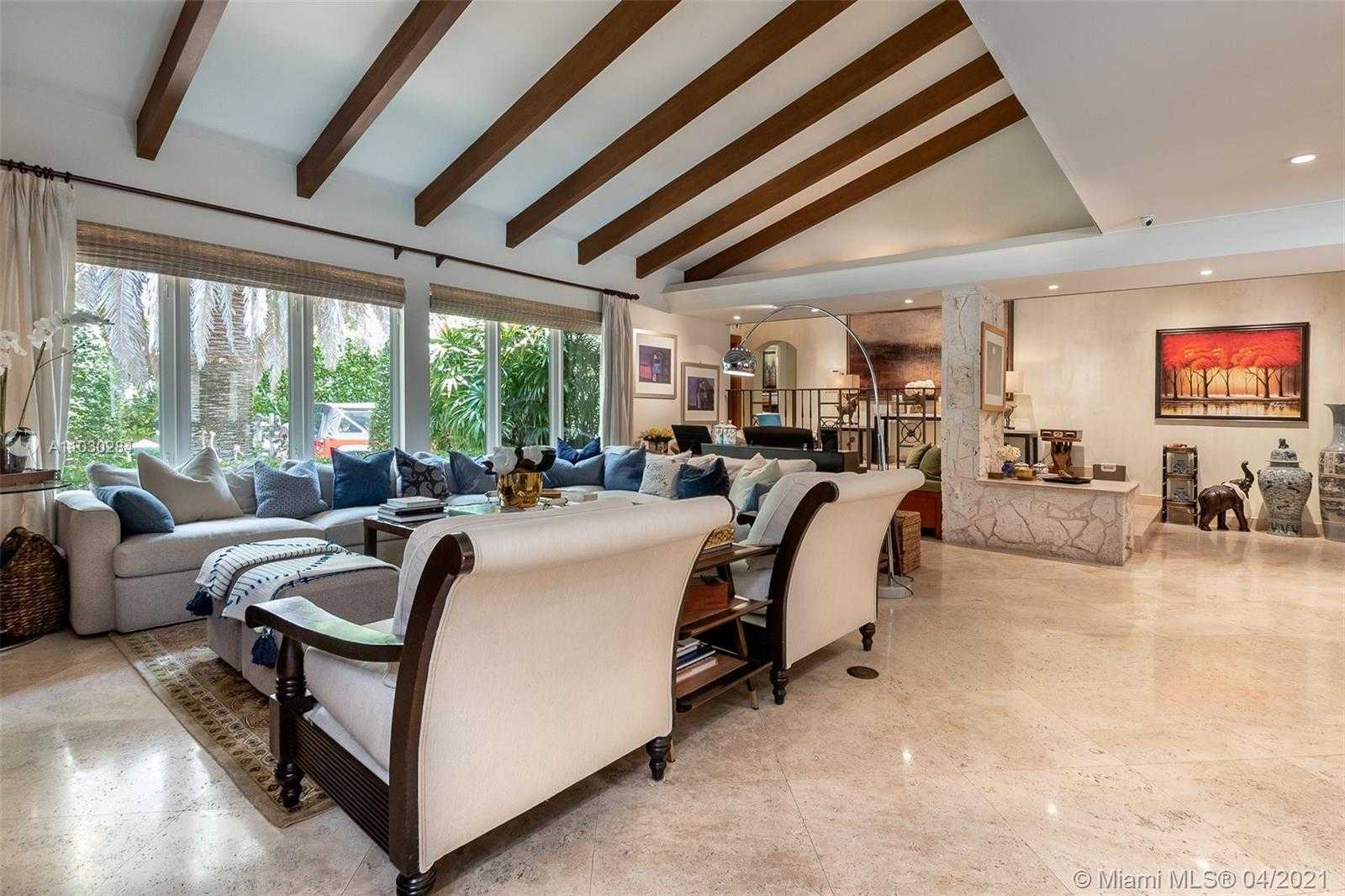 Small Image of 330 COCOPLUM RD, Coral Gables Number 7