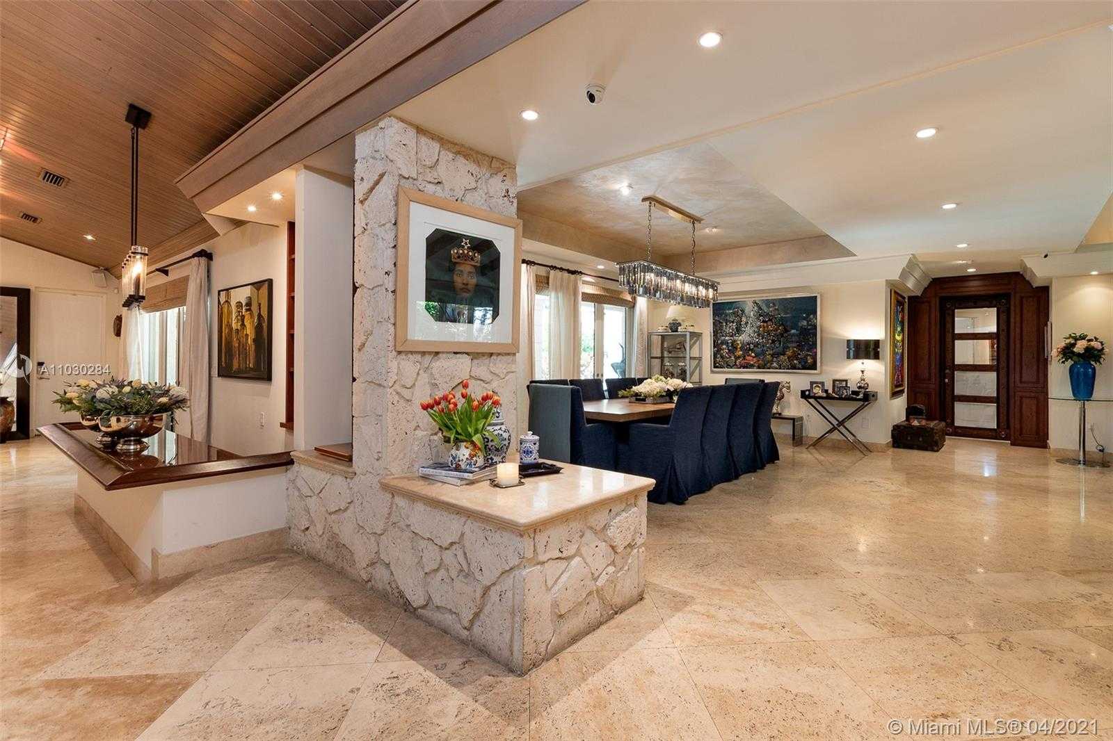 Small Image of 330 COCOPLUM RD, Coral Gables Number 9