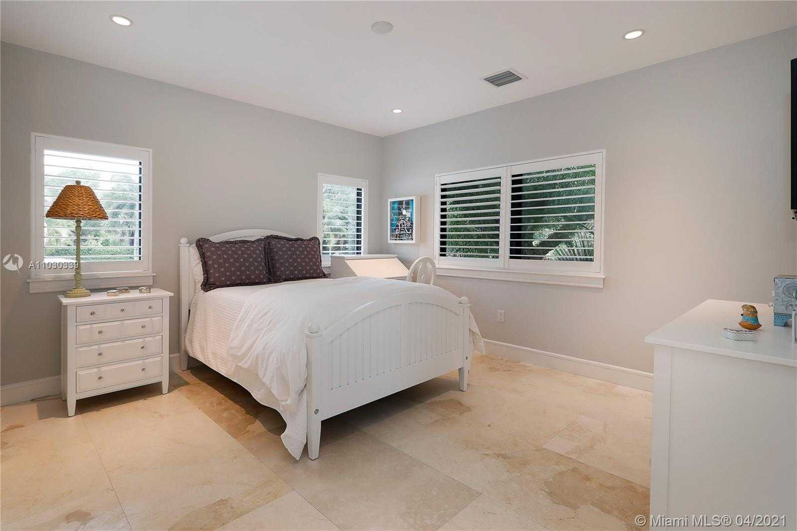 Small Image of 1133 SOUTH ALHAMBRA CIR, Coral Gables Number 24