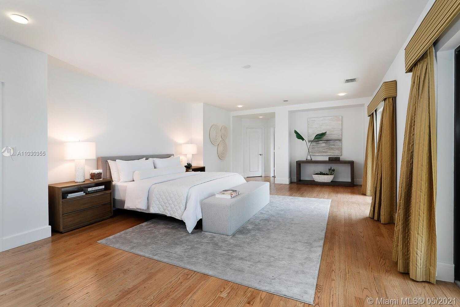 Small Image of 3425 ALHAMBRA CIR, Coral Gables Number 17