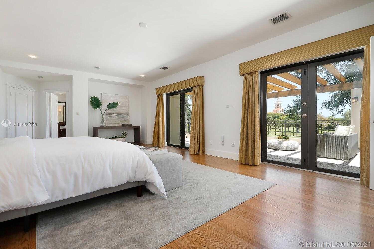 Small Image of 3425 ALHAMBRA CIR, Coral Gables Number 18