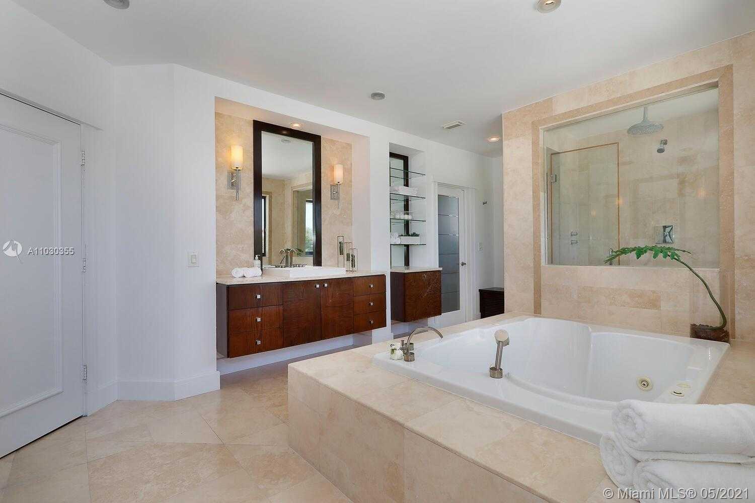 Small Image of 3425 ALHAMBRA CIR, Coral Gables Number 21