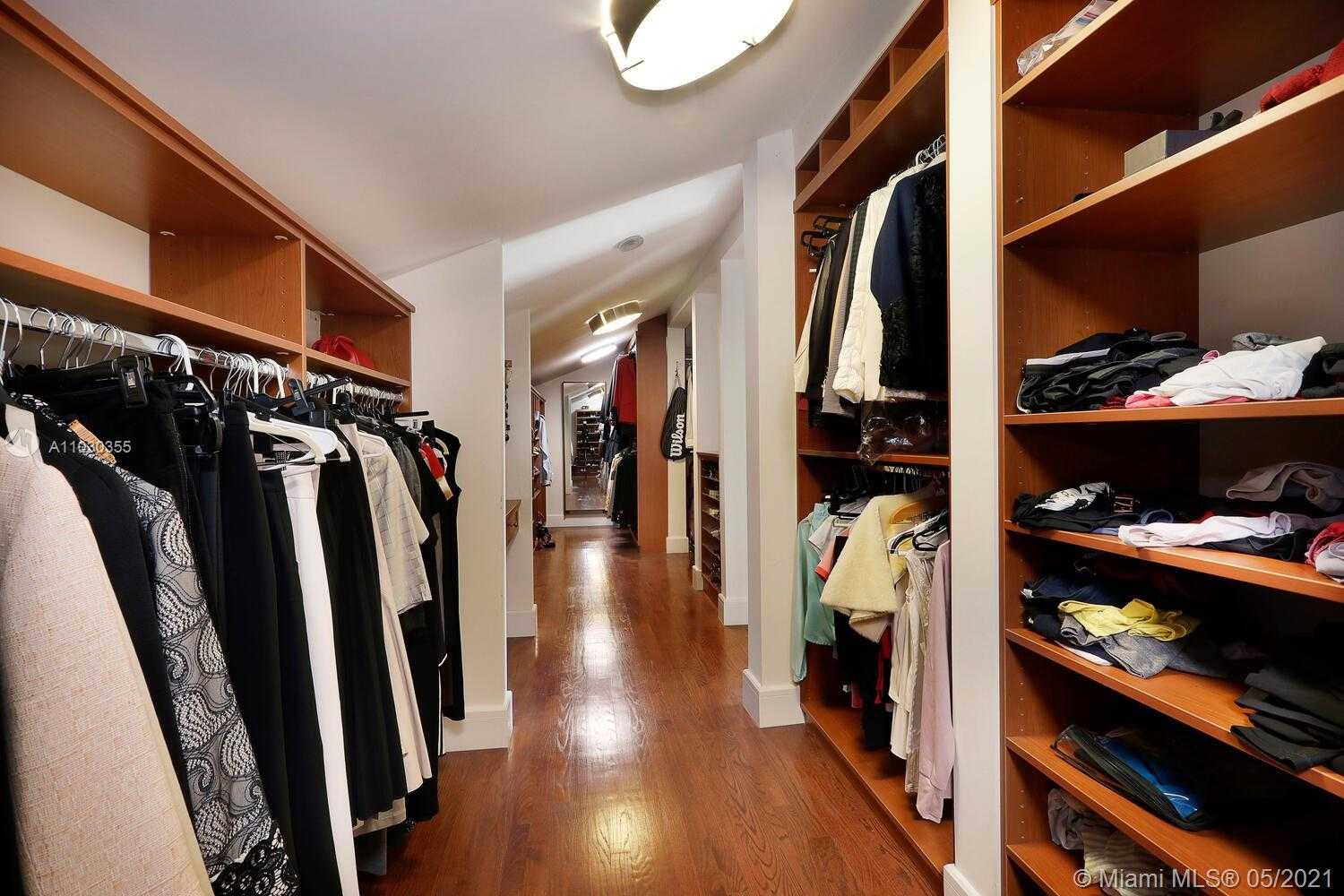Small Image of 3425 ALHAMBRA CIR, Coral Gables Number 22