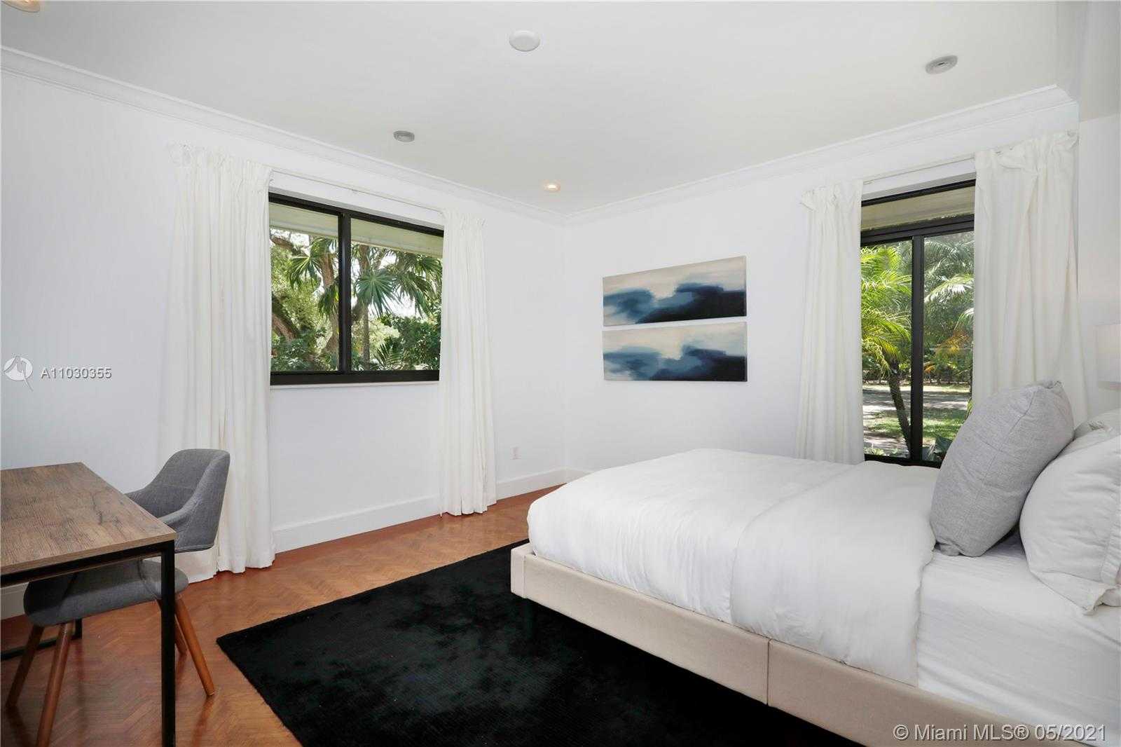 Small Image of 3425 ALHAMBRA CIR, Coral Gables Number 25