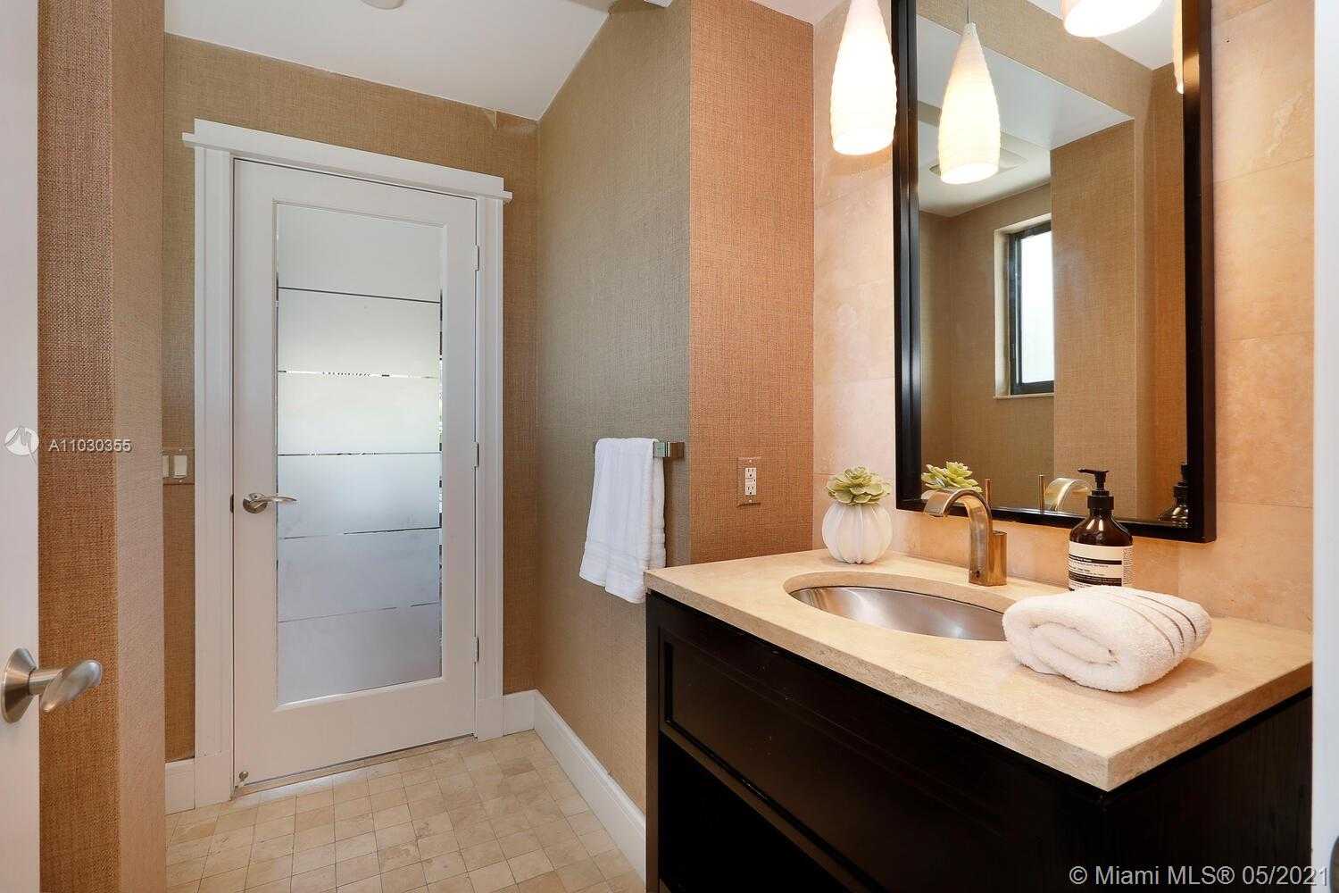 Small Image of 3425 ALHAMBRA CIR, Coral Gables Number 30