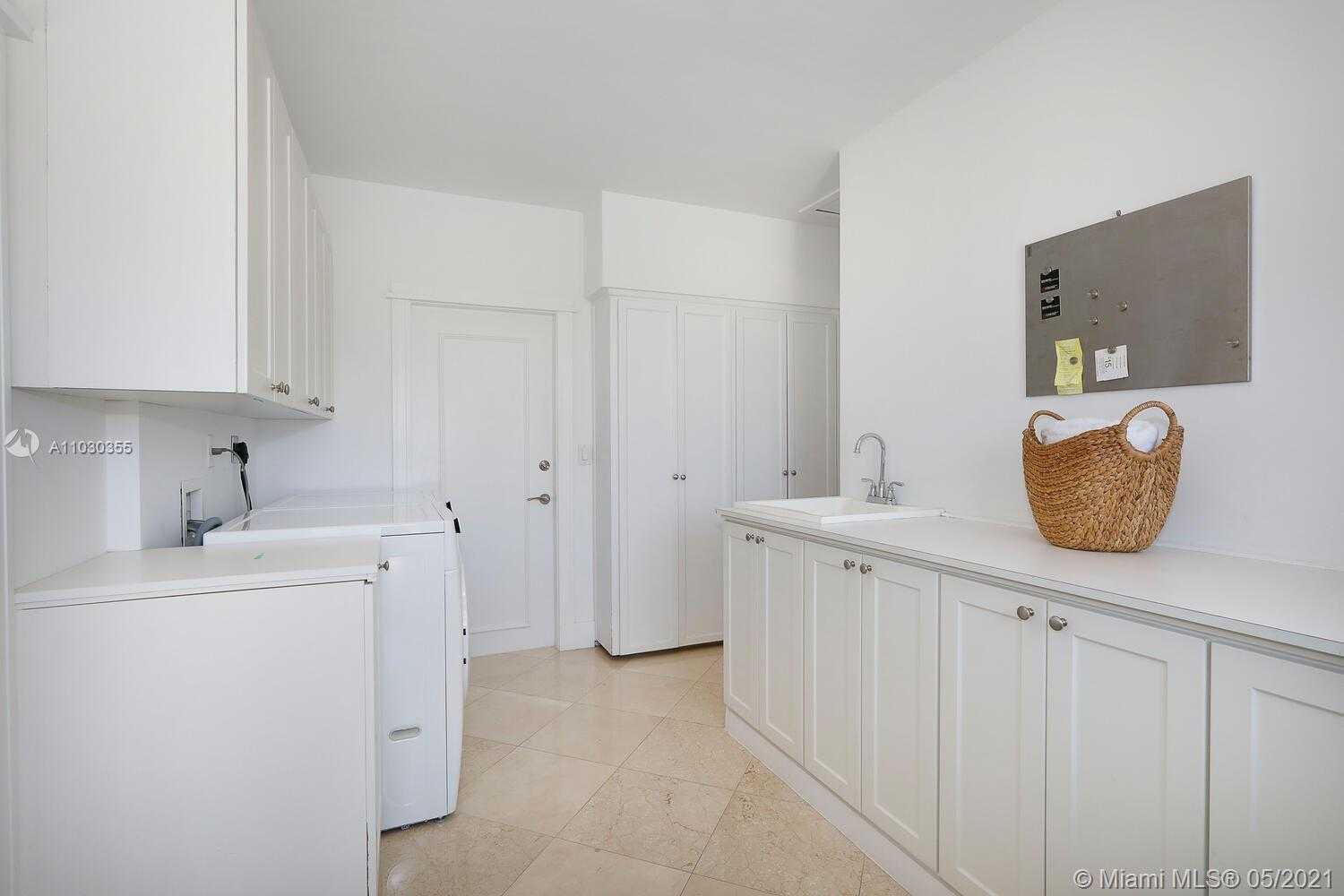 Small Image of 3425 ALHAMBRA CIR, Coral Gables Number 33