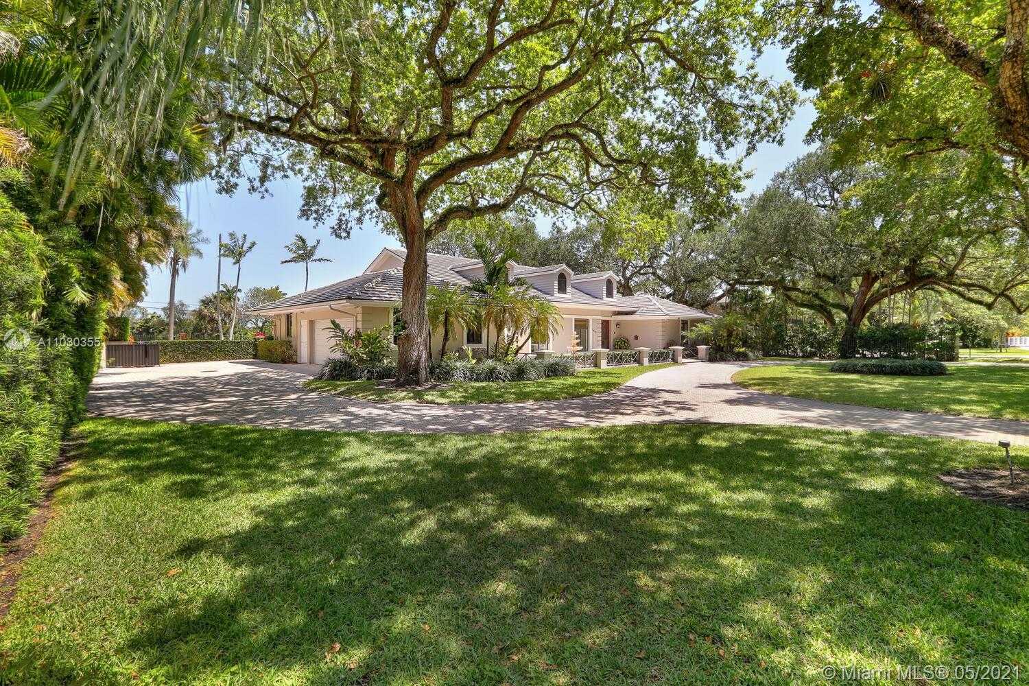 Small Image of 3425 ALHAMBRA CIR, Coral Gables Number 43