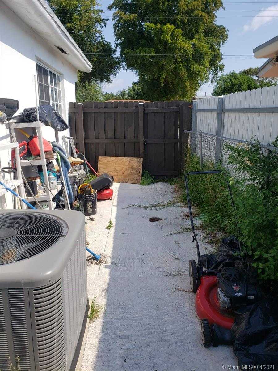 Small Image of 17153 NORTH EAST 3RD AVE, North Miami Beach Number 13