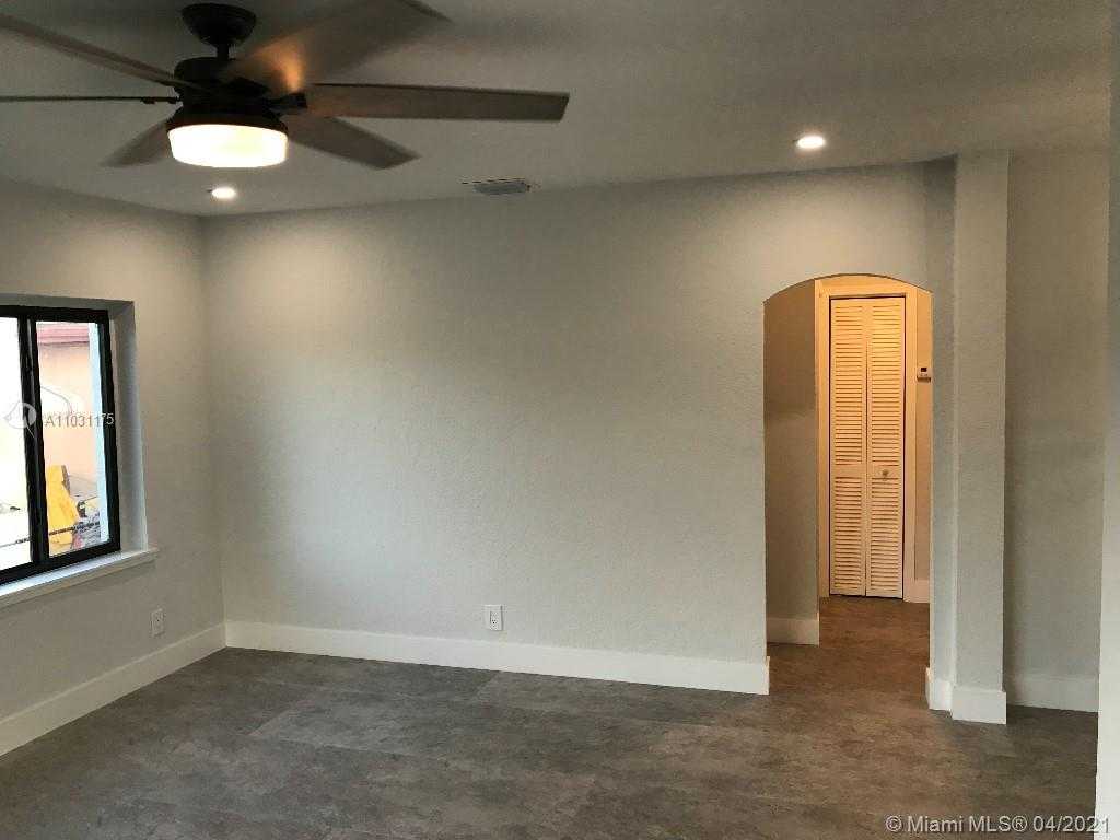 Small Image of 640 SOUTH EAST 8TH ST, Hialeah Number 15