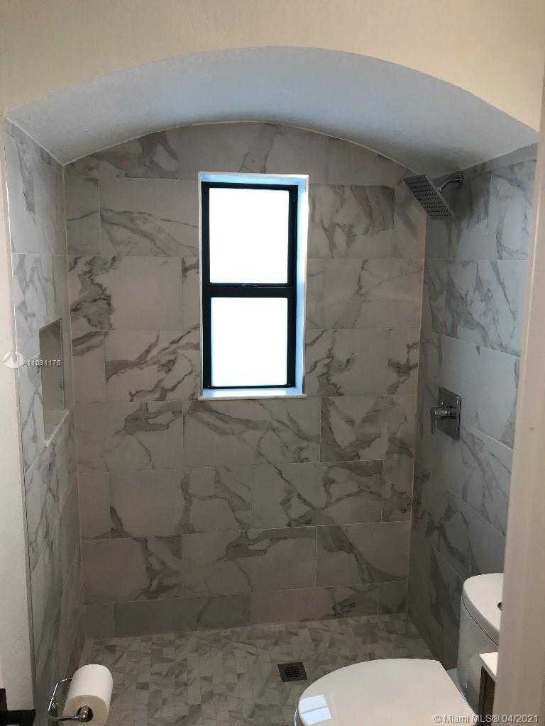 Small Image of 640 SOUTH EAST 8TH ST, Hialeah Number 17