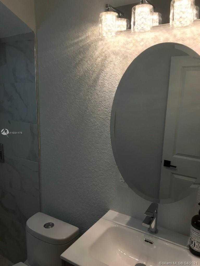 Small Image of 640 SOUTH EAST 8TH ST, Hialeah Number 19