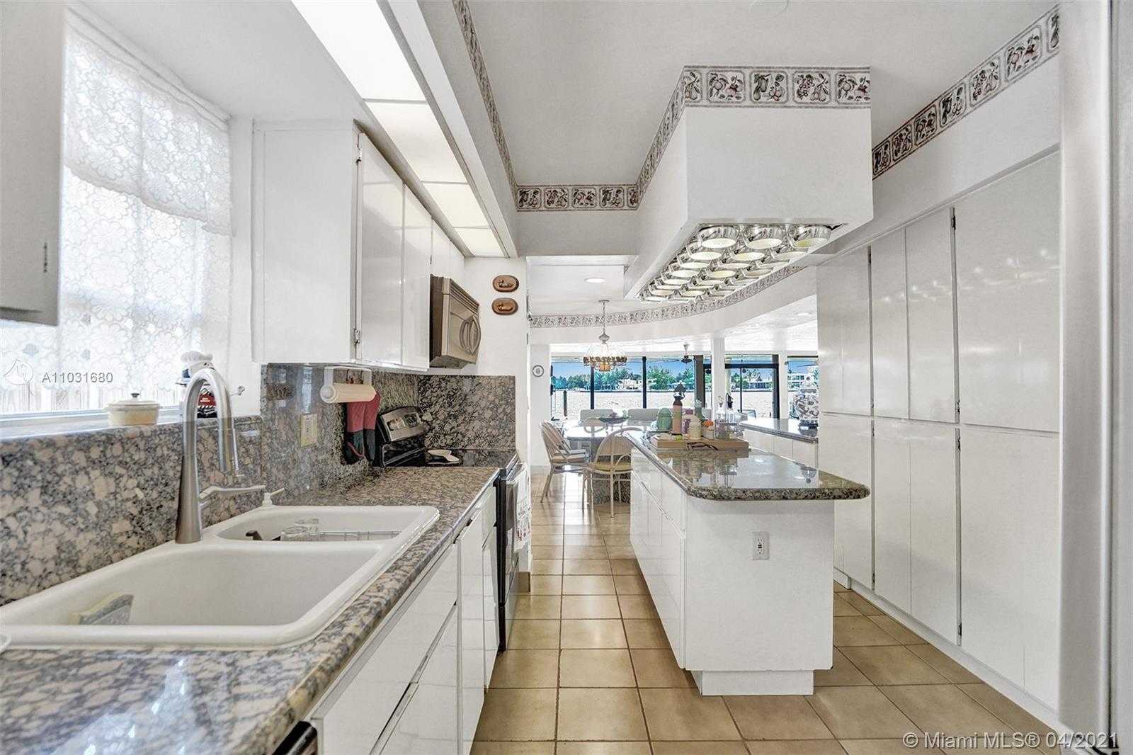 Small Image of 1171 STILLWATER DR, Miami Beach Number 15