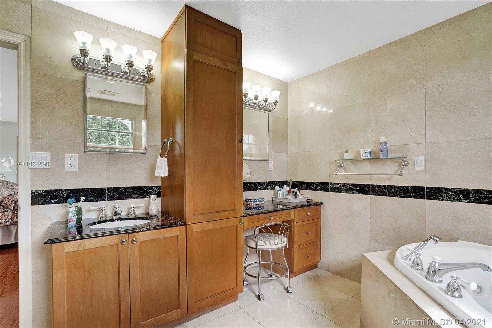 Small Image of 1171 STILLWATER DR, Miami Beach Number 25