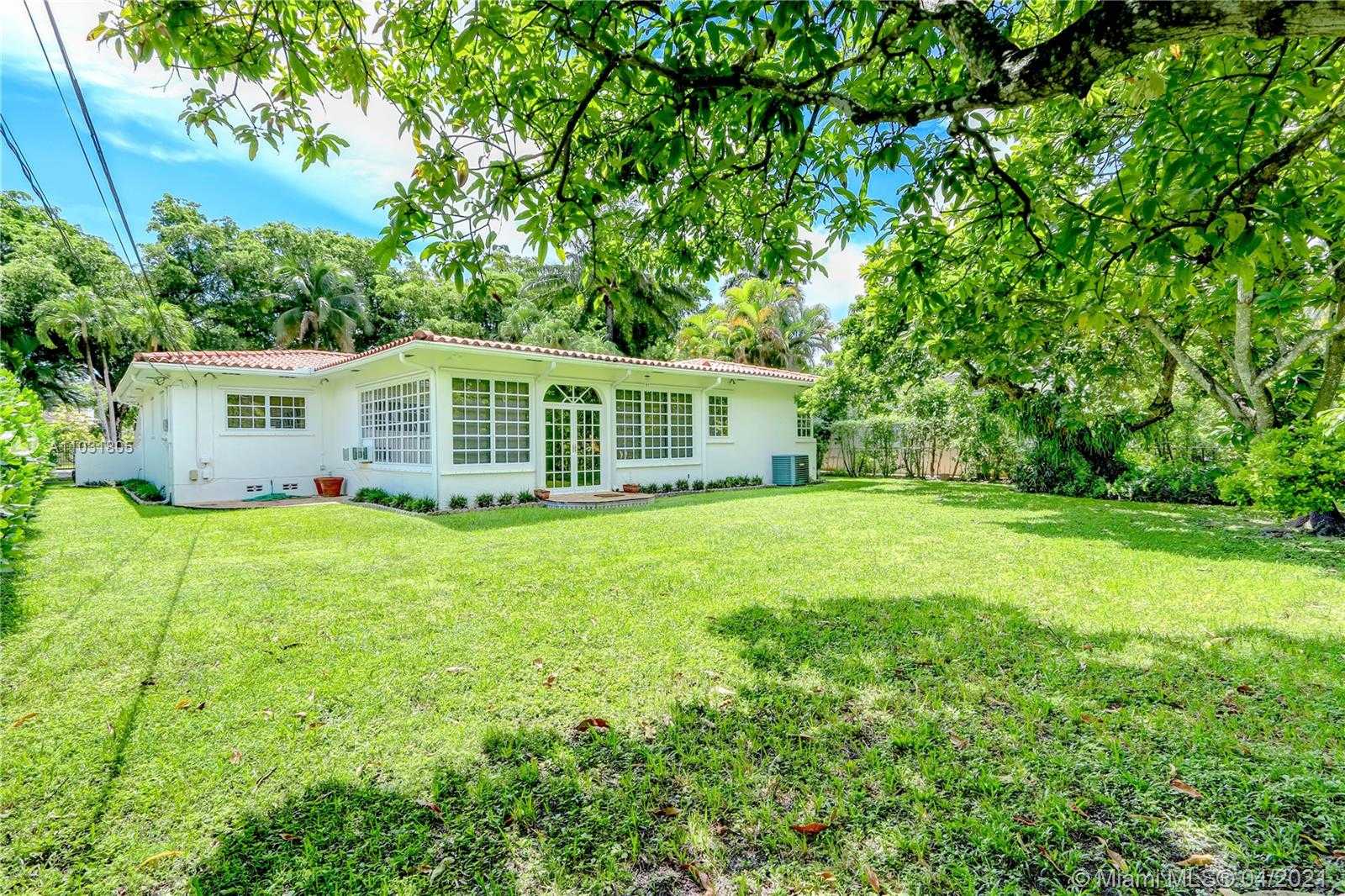 Small Image of 621 ESCOBAR AVE, Coral Gables Number 13