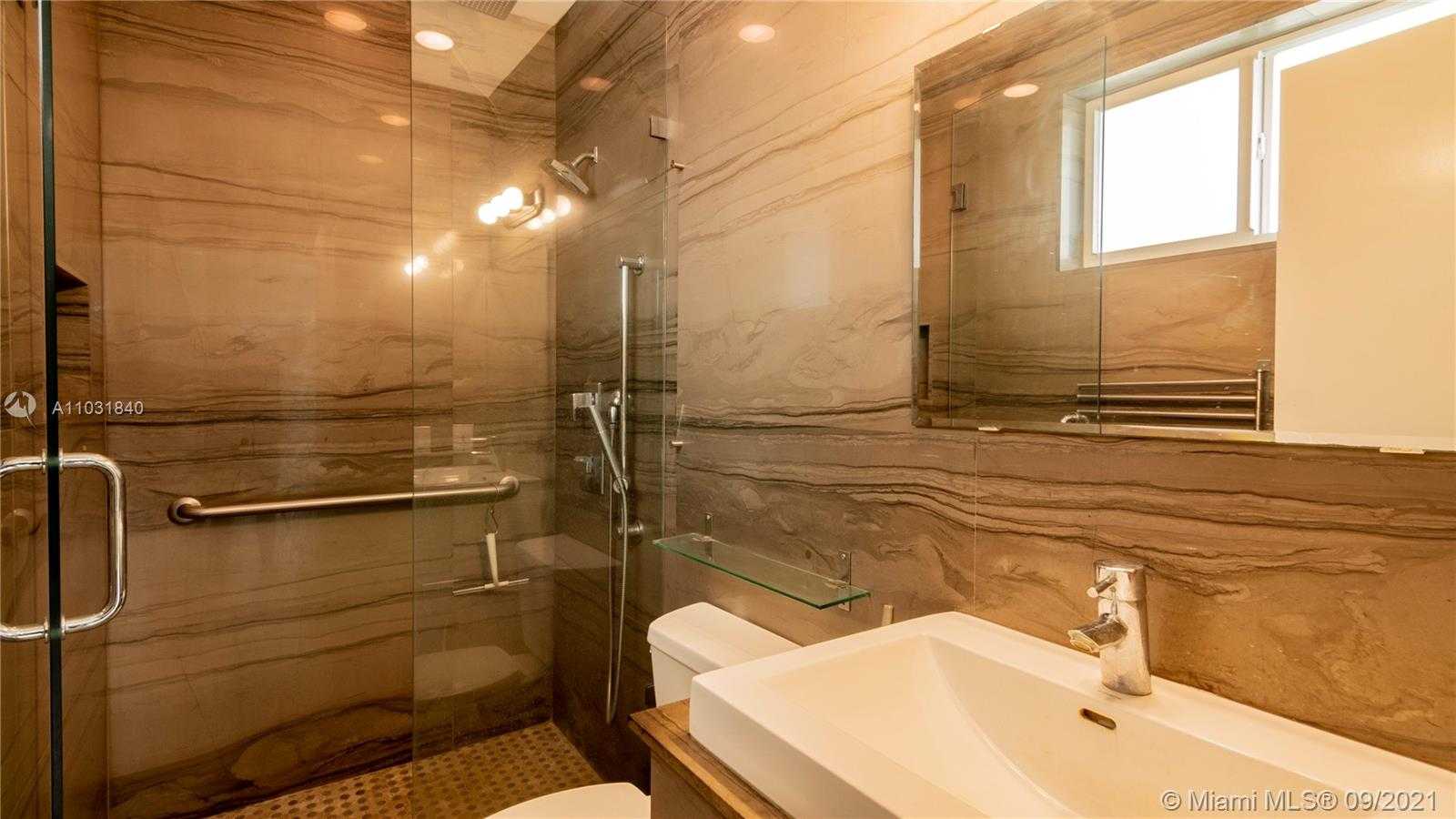 Small Image of 8835 HAWTHORNE AVE, Surfside Number 4