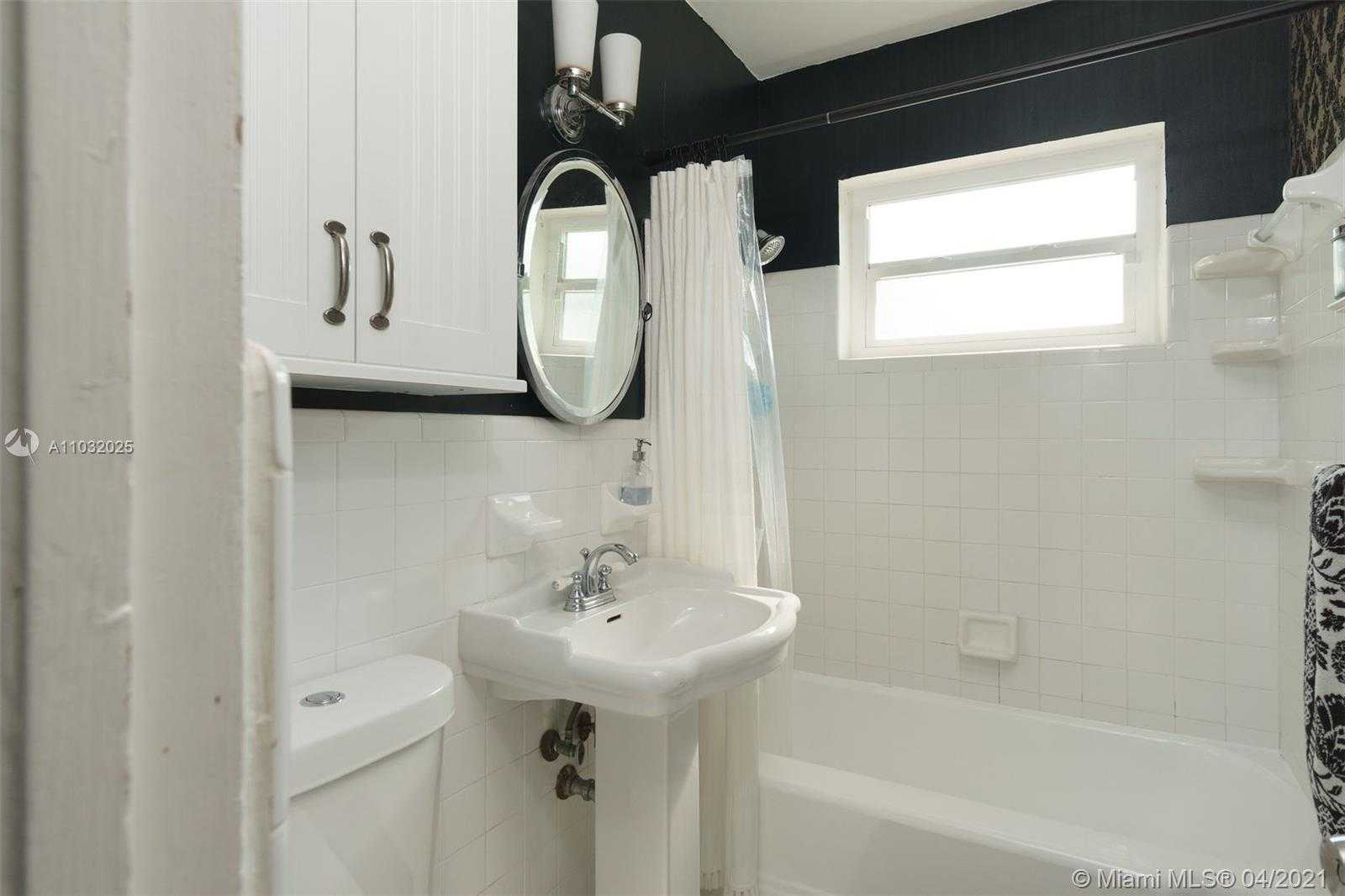Small Image of 400 NORTH EAST 102ND ST, Miami Shores Number 9