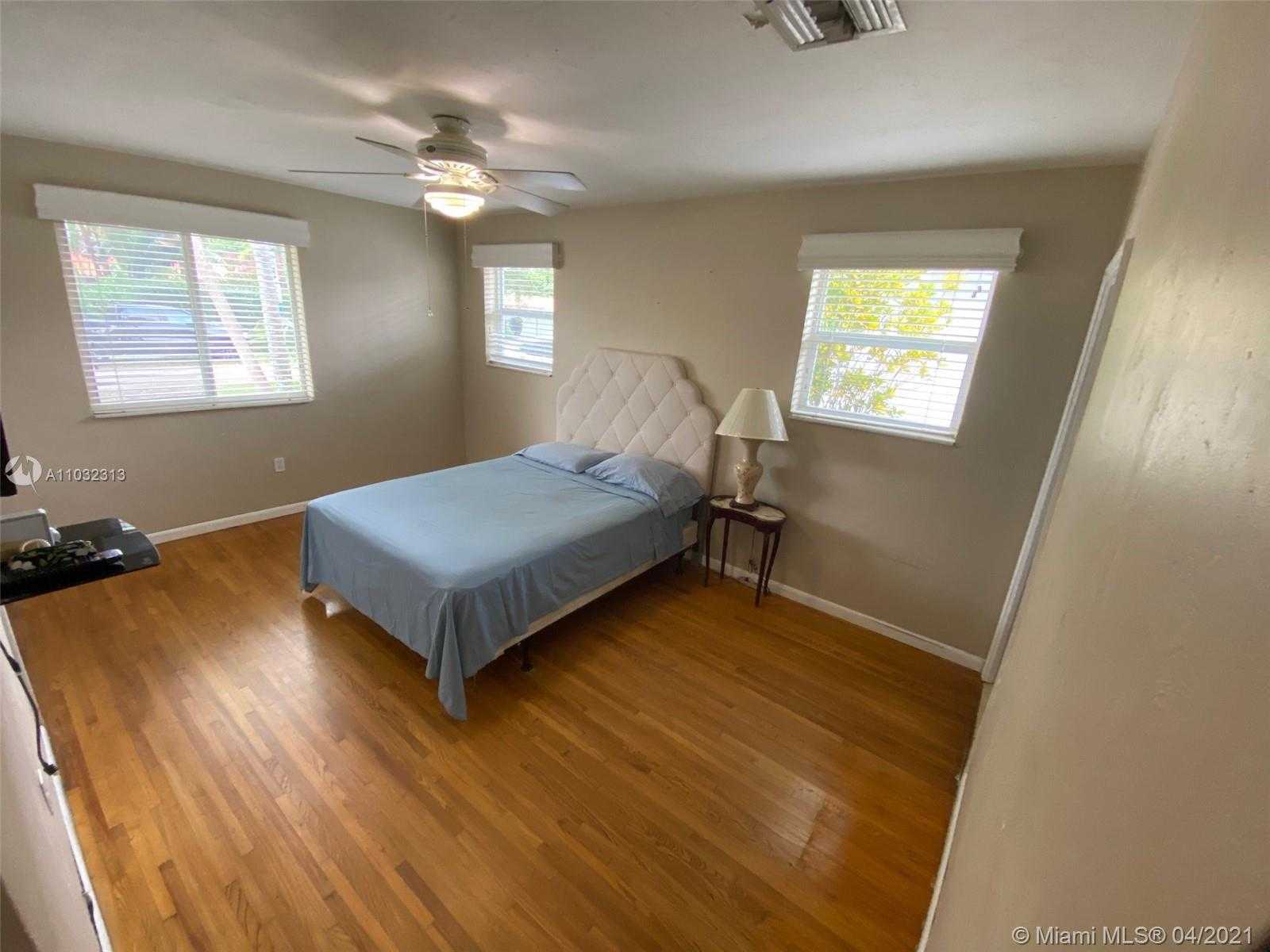 Small Image of 1560 CATALONIA AVE, Coral Gables Number 13