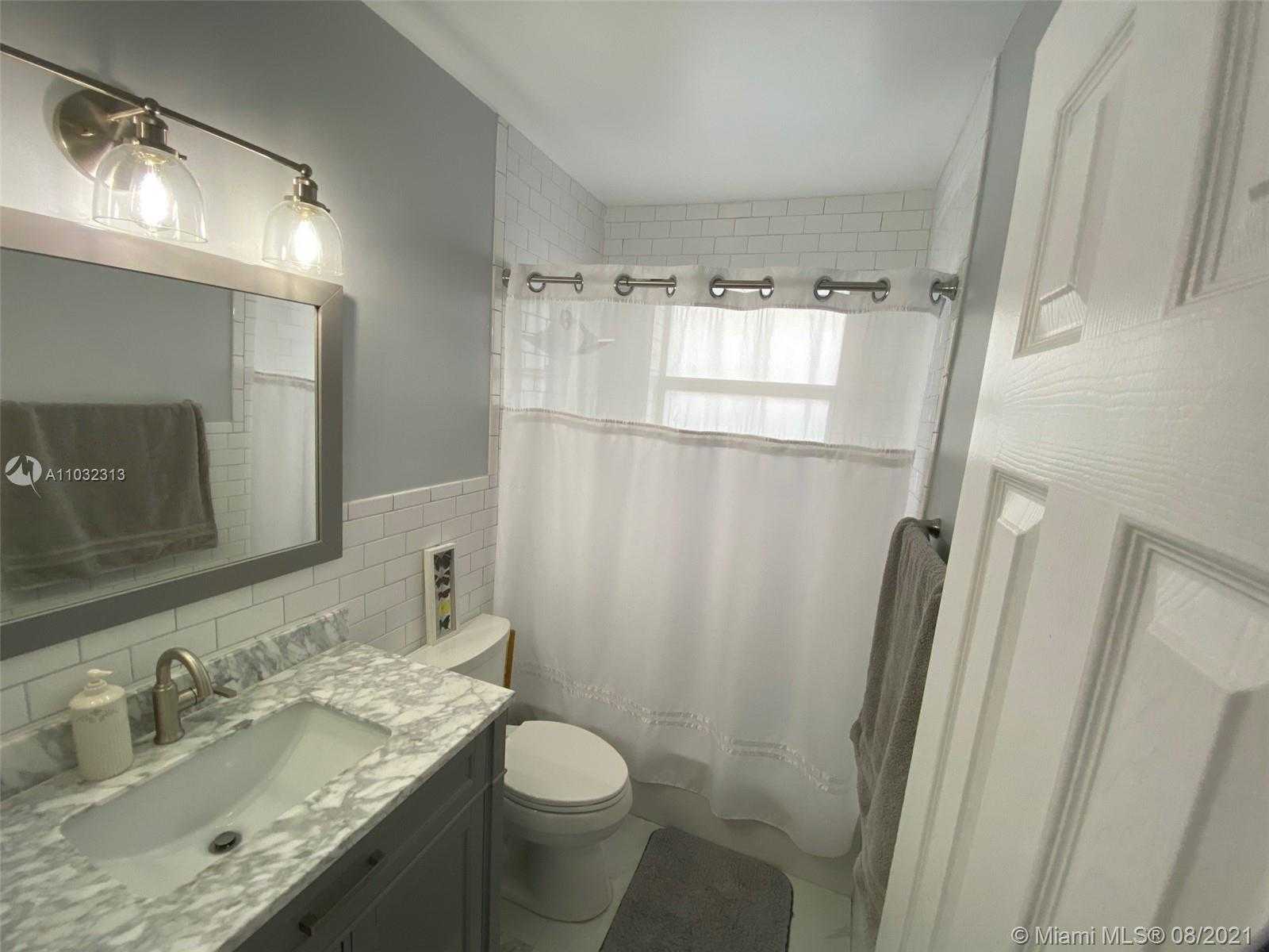 Small Image of 1560 CATALONIA AVE, Coral Gables Number 17