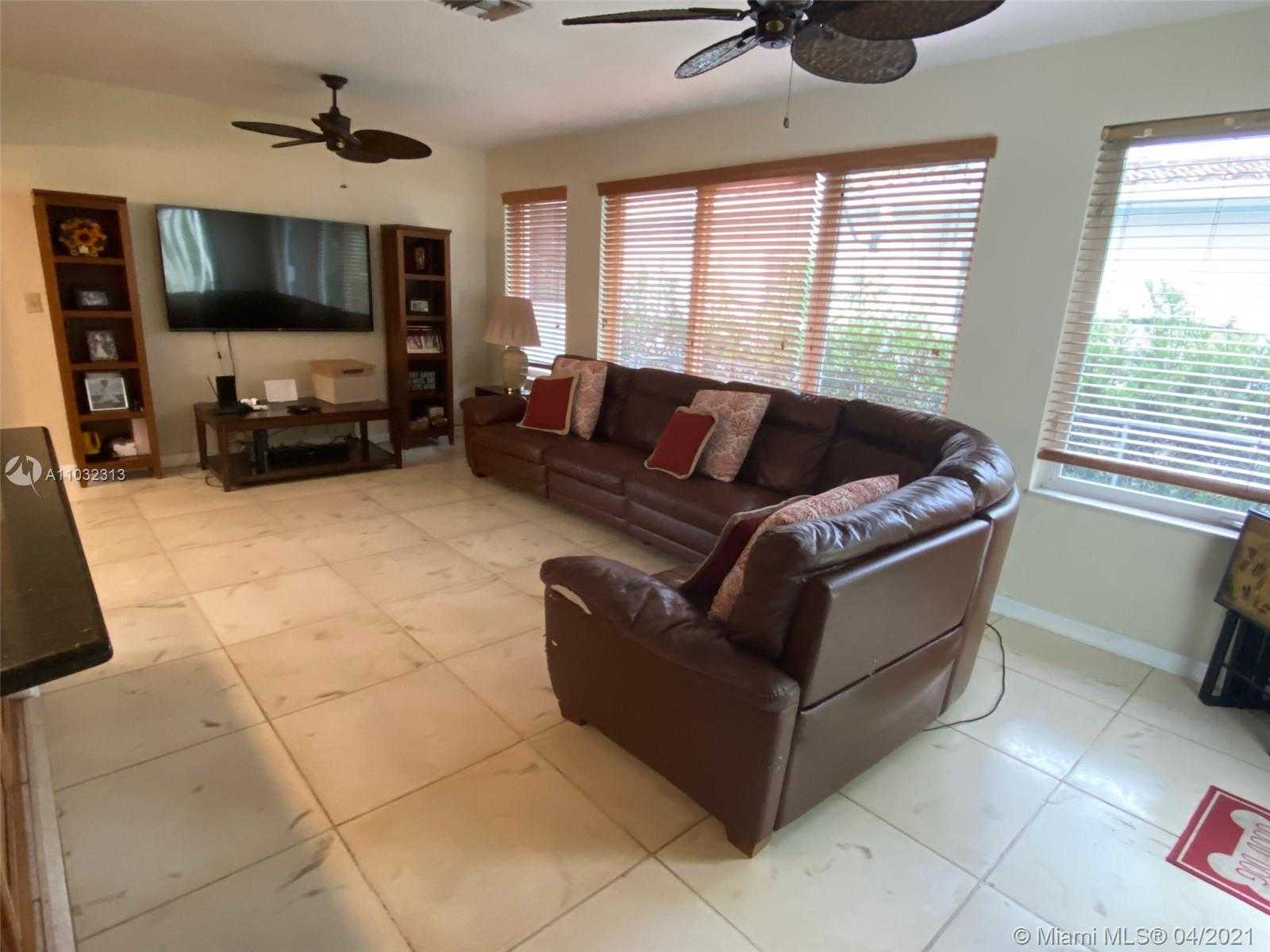 Small Image of 1560 CATALONIA AVE, Coral Gables Number 18