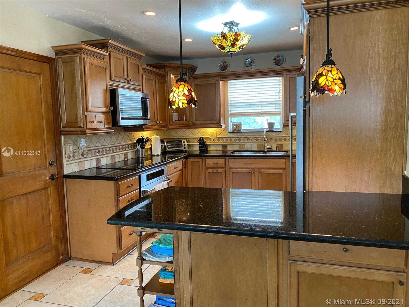 Small Image of 1560 CATALONIA AVE, Coral Gables Number 7